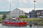 Feuerlöschboot SENATOR EMIL PETERS am 03.07.2022 bei der Feuerwache 4 in Lübeck-Schlutup