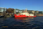 BRANDDIREKTOR WESTPHAL (ENI 04812840) am 17.12.2022, Hamburg, Elbe, Liegeplatz Schlepperponton Neumühlen /
Feuerlöschboot / Klasse LB 40 / Lüa 43,5 m, B 9,8  m, Tg 2,85 m / 2 Antriebs-Diesel, Caterpillar C 18, 1000 kW (1360 PS), 2 Schottel-Ruderpropeller, 12 kn, 2 Bugstrahlruder, 330 kW(450 PS)  / Die Wasserwerfer spritzen bis zu 180 Meter weit und 110 Meter hoch, Pumpleistung: bis zu 120.000 Liter Wasser pro Minute / Eigner: HPA, Flagge: Deutschland, Heimathafen: Hamburg / gebaut 2018 bei Fassmer, Berne-Motzen / 
