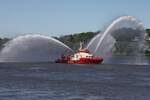 Feuerwehrschiff BRANDDIREKTOR WESTPHAL (ENI 04812840); Eigner/Betreiber: Feuerwehr Hamburg; Datum: 08.05.2026; Aufnahmeort: Elbe/Hafen Hamburg, Deutschland. Das Bild entstand anl�sslich der Einlaufparade zum 837. Hafengeburtstag, die  von der WESTPHA ...