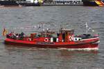 Feuerwehrschiff FEUERWEHR IV (ENI 05110270); Eigner/Betreiber: Hamburger Feuerwehr-Historiker; Datum: 09.05.2026; Aufnahmeort: Elbe/Hafen Hamburg, Deutschland. Das Bild entstand anl�sslich des 837. Hafengeburtstags.