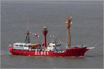Die BÜRGERMEISTER O'SWALD (II) - bekannt als Feuerschiff ELBE 1 - kommt am 30.05.2016 die Weser herunter und passiert Bremerhaven. Ihr üblicher Liegeplatz ist Cuxhaven. Von 1948 bis 1988 war sie auf der Station ELBE 1 im Einsatz. Sie ist ü.a. 57,30 m lang, 9,50 m breit und trägt die Laterne in 15,70 m Höhe. 