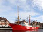 Das 1915 gebaute Feuerschiff AMRUMBANK liegt seit 1984 als Museumsschiff im Ratsdelft in Emden. Von 1919 bis 1939 war es auf der Station Amrumbank im Einsatz. Letzte Station war von 1969 bis 1983 auf der Station Deutsche Bucht. In den übrigen Jahren seiner aktiven Zeit wurde das Feuerschiff auf unterschiedlichen Station oder als Reserve verwendet. Die AMRUMBANK ist 52,50 m lang und 8,10 m breit. Heimathafen ist Emden.
10.03.2017