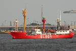 Feuerschiff ELBE 1 (BÜRGERMEISTER O’SWALD II); Eigner/Betreiber: Museum der Stadt Cuxhaven; Aufnahmeort: Elbe/Hafen Hamburg, Deutschland; Datum: 05.05.2011; Info: Das letzte Feuerschiff Elbe 1  BÜRGERMEISTER O'SWALD II  lag vom 7. November 1948 bis 22. April 1988 auf der Position bei 54° 0′ 0″ Nord, 8° 10′ 40″ Ost. Mit einer Länge von 57,30 m war es das größte Feuerschiff der Welt. Nach Außerdienststellung Museumsschiff in Cuxhaven. Das Bild zeigt das ehemalige Feuerschiff kurz oberhalb der St.Pauli-Landungsbrücken während des Hafengeburtstages.