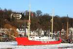 Feuerschiff ELBE 3; Eigner/Betreiber: Museumshafen Oevelgönne; Aufnahmeort: Elbe/Hafen Hamburg, Deutschland; Datum: 08.02.2012; Info: Lüa. 45,1m, B 7,1m, Tg. 3,95m / 256 BRT / 1x 6-Zyl-MWM Diesel, 300 PS seit 1936 / erbaut 1888 in Vegesack. / ab Juni 1889 auf Position Weser / 1936 Einbau der Maschine / 1954-1955 und 1956-1966 auf Position Bremen / 1966-1977 auf Position Elbe 3 / 23.5.1977 Außerdienststellung. Das Bild zeigt das ehemalige Feuerschiff an seinem Liegeplatz im Museumshafen Oevelgönne bei starkem Eisgang auf der Elbe.