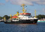 Das Vermessungsschiff  DENEB  am Morgen des 12.07.2020 beim Auslaufen in Warnemünde.