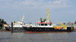 Vermessungsschiff WEDEL des WSA Hamburg, ohne ENI/IMO, Baujahr 2007, Länge 23,9m, 2x331 kW, dahinter das Forschungsschiff LUDWIG PRANDTL vom Helmholtz-Zentrum Geesthacht, IMO 8332320; Außenhafen Glückstadt, 16.09.2020 
