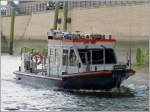 Am 17.09.2013 ist dieses kleine Behördenmotorboot in den Kanälen rund um die Speicherstadt zur Sonartiefenmessung im Einsatz.