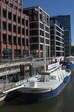 Theaterschiff CHRISTA&EBERHARD; Eigner/Betreiber: Theaterschiff Hamburg; Datum: 18.08.2025; Aufnahmeort: Elbe/Hafen Hamburg, Deutschland.