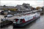 Der Theaterkahn MARION liegt am Terrassenufer an der Augustusbrcke in Dresden in Sichtweite der Semperoper. Die MARION wurde 1918 als Lastkahn gebaut und in der ersten Hlfte der 1990er Jahre zum Theaterschiff mit 216 Pltzen umgebaut. 06.11.2012