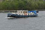 Hausboot LUCIOLE, ENI 06200001, (B68947), L 21,56 m, B 3,91 m, ist auf dem Albertkanal zu Berg in Richtung L�ttich unterwegs.