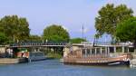 Frankreich, Languedoc, Gard, Aigues-Mortes, Canal du Rhne  Ste, Hausboot, Restaurantboot.