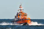 Lotsenversetzboot LABOE in der Ostsee vor dem Hafen Lübeck-Travemünde.