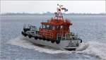 Das 2016 gebaute und 14,9 m lange Lotsenversetzboot WICKIE kehrt nach Bremerhaven zur�ck, nachdem es den Hafenlotsen zu einem einlaufenden Containerschiff versetzt hat. 09.04.2019