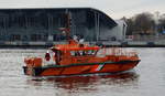 Das 15m lange Lotsenboot PILOT KNURRHAHN am 08.11.19 in Rostock