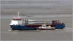 Die 2011 gebaute PEAK BORDEAUX (IMO 9545039) fährt Höhe Bremerhaven weseraufwärts. Sie ist 89,95 m lang und 14,06 m breit, hat eine GT/BRZ von 2.978 und eine DWT von 3.931 t. Heimathafen ist Harlingen (Niederlande). Frühere Name: ABIS BORDEAUX. Die WESERLOTSE ist zum Lotsenwechsel längsseits gegangen. 24.08.2020