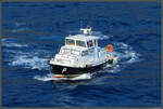 Das Lotsenboot 1 MZ 1258 bringt am 21.02.2024 den Lotsen fr den Hafen von Lipari.