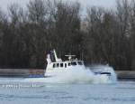 Kaum hat ein Tankschiff die Schleuse Vogelgrn im Rhein-Seiten-Kanal verlassen, legen die Jungs vom Gendarmerie-Boot  ALSACE G-7901  die Hebel auf den Tisch und machen sich klar zum entern.