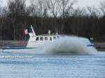 Kaum hat ein Tankschiff die Schleuse Vogelgrn im Rhein-Seiten-Kanal verlassen, legen die Jungs vom Gendarmerie-Boot  ALSACE G-7901  die Hebel auf den Tisch und machen sich klar zum entern.