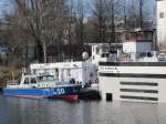 Polizeiboot Lietze -20- hat am Schb Gino festgemacht. Charlottenburger Verbindungskanal am 23.03.2011