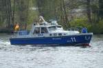Wasserschutzpolizei Berlin. Das WSP 11  Mollymauk  befhrt hier die Oberhavel im Bezirk Reinickendorf, OT Tegelort.  Mollymauk  ist mit einer Feuerlscheinrichtung ausgerstet. Die Wasserschutzpolizei Berlin verfgt ber 16 Streifenboote. Auerdem gehren verdeckte Boote zum Fahrzeugpool. Foto:19.04.2012 