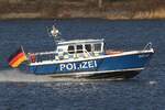 Polizeischiff WS43 (MMSI 211670840); Eigner/Betreiber: Polizei Hamburg; Datum: 01.12.2025; Aufnahmeort: Elbe/Hafen Hamburg, Deutschland.