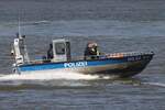 Polizeiboot WS52 (WITTI); Eigner/Betreiber: Polizei Hamburg; Datum: 27.05.2026; Aufnahmeort: Elbe/Hafen Hamburg, Deutschland.