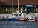 Im Bild das Polizeiboot HABICHT der WSP Schleswig-Holstein, so gesehen Anfang Mai 2023 in Travemünde.