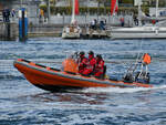 Eines der vielen Boote, welche Anfang Mai 2023 in Travemünde an einer Polizeiübung teilgenommen haben.