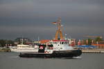 Der Schlepper Axel am Morgen des 28.06.2019 in Warnemünde