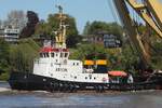 Schlepper ARION (IMO 7726902) Datum: 29.04.2026; Aufnahmeort: Elbe/Hafen Hamburg, Deutschland. Das Bild zeigt den Schlepper im Einsatz am Schwimmkran ENAK (IMO 6826858)