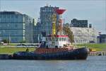 Schlepper Bugsier 17 liegt nahe der neuen Schleuse im Hafen Becken von Bremerhaven. 19.09.2019 (Hans)