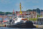 Schlepper CARL am 20.05.2020 am Ostpreussenkai in Lübeck-Travemünde liegend