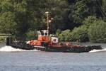 Schlepper und Schuber ELBCLEARING 3 (ENI 05117420); Datum: 01.06.2026; Aufnahmeort: Elbe/Hafen Hamburg, Deutschland.