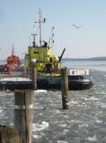 Schlepper FLEMHUDE IMO 5346473, untersttzt die Travemnder Seelotsen bei starkem Eisgang... Aufgenommen: 10.2.2012