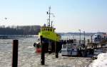Küstendienst-Schlepper FLEMHUDE, IMO 5346473, übernimmt bei starkem Eisgang den Lotsen-Versetzdienst der Travemünder Seelotsen... Aufgenommen: 10.2.2012