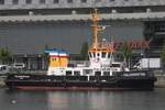 Schlepper FALCKENSTEIN; Eigner/Betreiber: SFK; Aufnahmeort: Hafen Kiel, Ostsee, Deutschland; Datum: 01.08.2025; Info:  (IMO 8917704) Das Bild zeigt die FALCKENSTEIN unweit des Anlegers