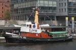 Schlepper FAIRPLAY VIII; Eigner/Betreiber: ex Fairplay, Museum; Aufnahmeort: Elbe/Hafen Hamburg, Deutschland; Datum: 11.06.2025; Info: Lüa 24,5 m, B 7,2 m, Tg 3,4 m / 1 MAN 7-Zyl.-Vtk. Diesel, 600 PS, 1 Festpropeller in Kortdüsenruder, 11,5 kn, Pfahlzug 12 t /1962 bei Th. Buschmann, Hamburg / Einsatz in Hamburg, zuletzt in Stralsund, am 3.Juli 2099 Übergabe an die Stiftung Hamburg Maritim, seitdem Liegeplatz im Sandtorhafen als Museumsschiff (dort auch aufgenommen, unternimmt Gästefahrten. 