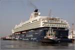 Die knftige MEIN SCHIFF 2 (ex CELEBRITY MERCURY; IMO 9106302) wird am 24.04.2011 nach Rckkehr von der Probefahrt von den URAG-Schleppern HUNTE und GEESTE an den Ausrstungskai der Lloyd Werft in Bremerhaven bugsiert.