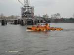 HEINRICH HBBE am 16.4.2013, Hamburg, Khlfleet Richtung Elbe laufend /  Schlepper+Eisbrecher der Hamburg Port Authority (HPA) / La 21,8 m, B 5,7 m, Tg 2,7 m / 1 Deutz-Diesel, 441 kW, 11,23 kn / 1974