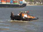 LÖWE (ENI 05101990) am 21.4.2015, Hamburg, Elbe vor dem Bubendeyufer /  Ex-Namen: BRENT BROOKE (1948), Schlepper, 441 kW, 600 PS, LÖWE (1971), A.u.H.