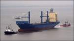 Die Schlepper ELBE und LESUM der URAG haben die 1997 gebaute FRESENA (IMO 9141120) an den Haken genommen, um sie beim Einschleusen in den Fischereihafen in Bremerhaven zu untersttzen. 17.08.2009
