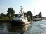 Hamburg i Sommer 07 - ACCURAT ist ein Schlepper der Reederei Ltgen u Reimers. Frher hatte die Firma mehr Schlepper laufen. Allerlei markante Namen sind mir noch gegenwrtig: Adrett, Rasant, Constant, Correct usw.
