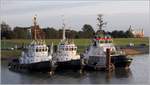 Die Schlepper FINN, RADBOD und BUGSIER 21 (von links) liegen im Außenhafen von Emden und warten auf den nächsten Einsatz. 22.09.2019