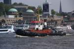 Dieses Bild zeigt den Schlepper Bugsier 17 (IMO: 9036234) vor den Landungsbrcken in Hamburg. Der Schlepper ist 28,3 Meter lang und 9,0 Meter breit. Aufgenommen am 17.04.2009
