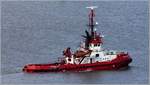 Der 1985 gebaute Schlepper NAUTILUS BALDER (IMO 8406157) ist am 14.08.2018 Höhe Bremerhaven weserabwärts unterwegs. Im Schlepp hat er die hier nicht zu sehende Kabelleger-Barge NAUTILUS MAXI. Die NAUTILUS BALDER ist 35 m lang und 9,81 m breit. Sie hat eine Maschinenleistung von 3.613 kW und einen Pfahlzug von 61,5 t. Heimathafen ist Sandnessjøn (Norwegen). Frühere Namen: BAMSE, BAMSE TUG.