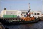 Der Schlepper STR I der Bremen Ports ist 22,50 m lang, 6,70 m breit und hat eine GT von 70. Die Maschine leistet 588 kw. Aufgenommen am 08.11.2008 im Fischereihafen von Bremerhaven.