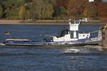 Schlepper und Schuber VINCENT (ENI 06002741); Eigner/Betreiber: Walter Lauk; Datum: 06.11.2025; Aufnahmeort: Elbe/Hafen Hamburg, Deutschland.