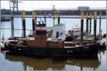 Die WESER ist ein 1957 gebauter Schlepper der Schleppbetrieb Unterweser GmbH (SBU) mit einer Lnge von 22,80 m, einer Breite von 6,20 m und einer Maschinenleistung von 420 kw. Aufgenommen am 12.05.2008 im Neustdter Hafen in Bremen.