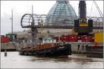 Der 1957 gebaute Schlepper WILGUM (IMO 5401600) wurde zum Transport eines Brckenteiles der neuen Fugngerbrcke ber den alten Hafen in Bremerhaven eingesetzt. Er ist 20,83 m lang, 5,60 m breit und hat einen Tiefgang von 2,20 m. Die Maschine leistet 269 kw und ermglicht einen Pfahlzug von 3,9 t. Heimathafen ist Elsfleth an der Weser. 31.03.2008