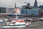 BERLIN der DGzRS bei einer Seenot-Rettungsvorführung in Hamburg anlässlich des Hafengeburtstages am 10.05.2013.